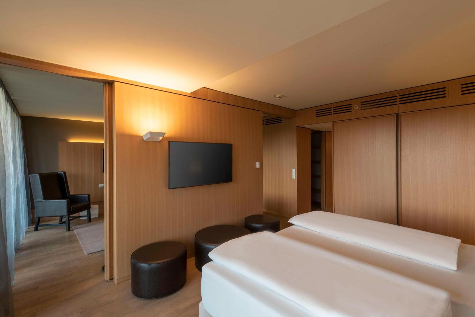 Junior Suite mit Kingsize-Bett, Balkon und Aussicht